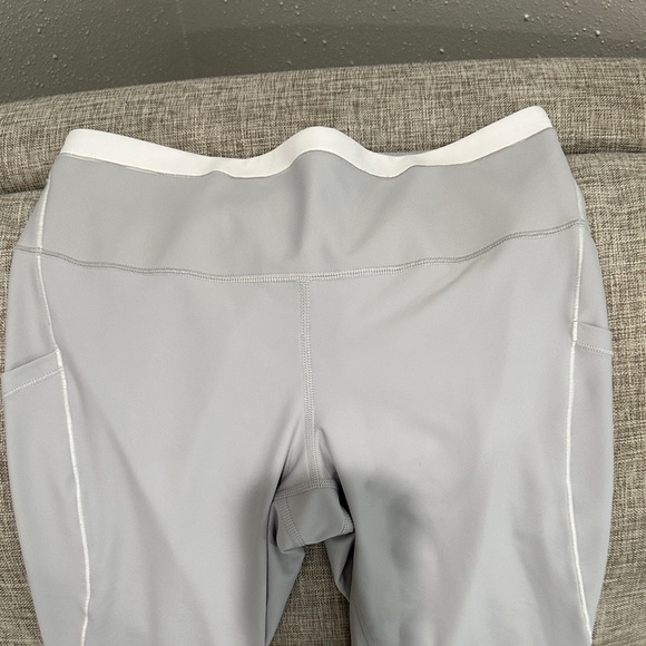 Athleta - Women’s Crop Leggings - Medium - Picture 4 of 7